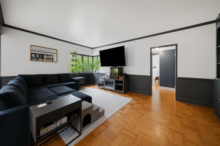 5044 N Marine Drive A7