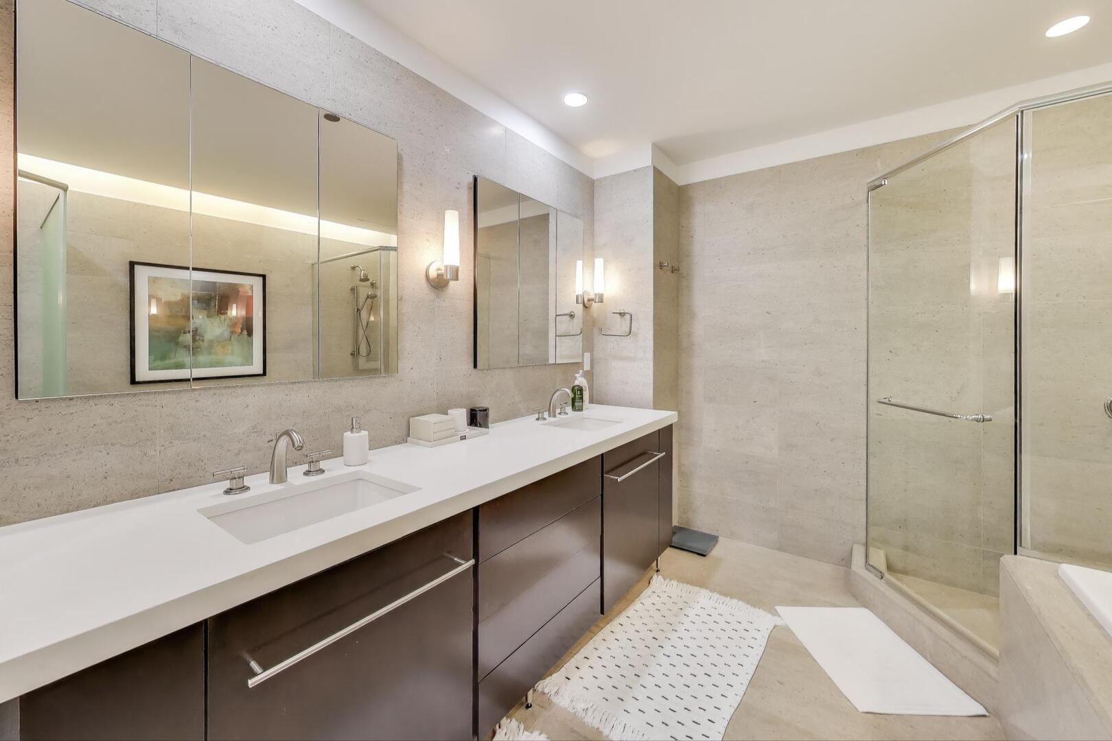 Chicago, Illinois 60611, United States, 3 Bedrooms Bedrooms, ,4 BathroomsBathrooms,Residential,Active,223958