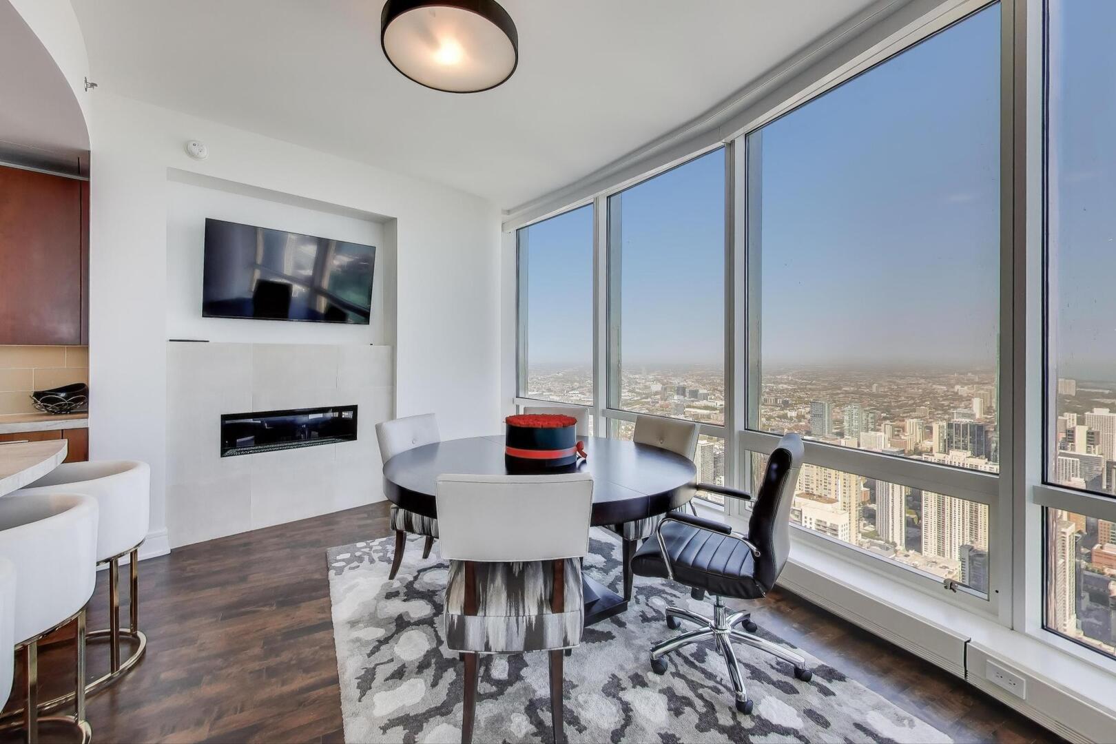 Chicago, Illinois 60611, United States, 3 Bedrooms Bedrooms, ,4 BathroomsBathrooms,Residential,Active,223958