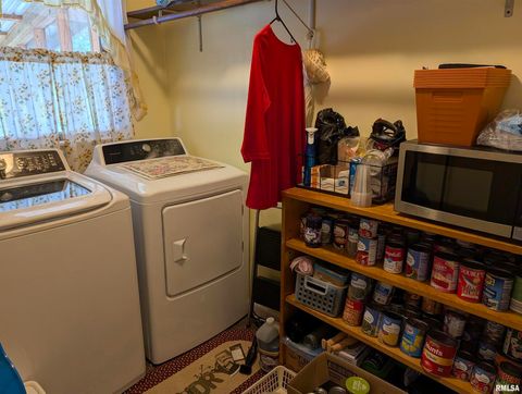 Tiny photo for 425 Peak Road, Harrisburg, IL 62946 (MLS # QC4265530)