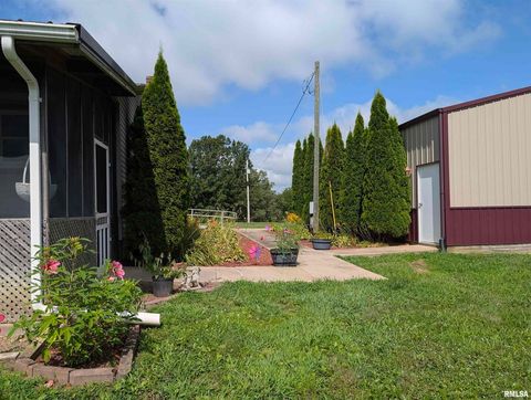 Tiny photo for 425 Peak Road, Harrisburg, IL 62946 (MLS # QC4265530)