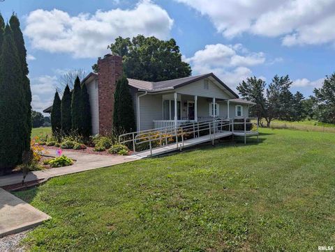 Tiny photo for 425 Peak Road, Harrisburg, IL 62946 (MLS # QC4265530)