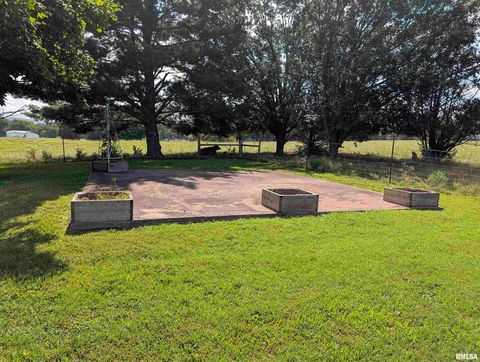 Tiny photo for 425 Peak Road, Harrisburg, IL 62946 (MLS # QC4265530)