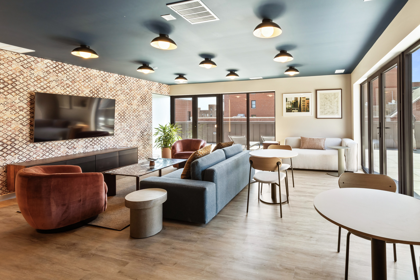 1550 W Monroe Street 306