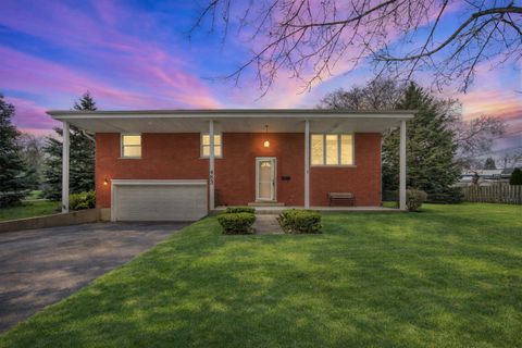Photo of 483 Forest Preserve Drive, Wood Dale, IL 60191 (MLS # 12556956)