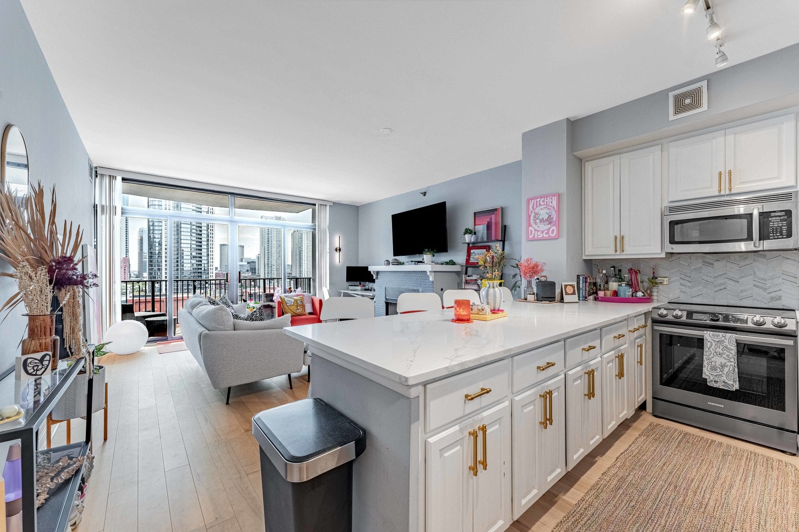 435 W Erie Street 1305