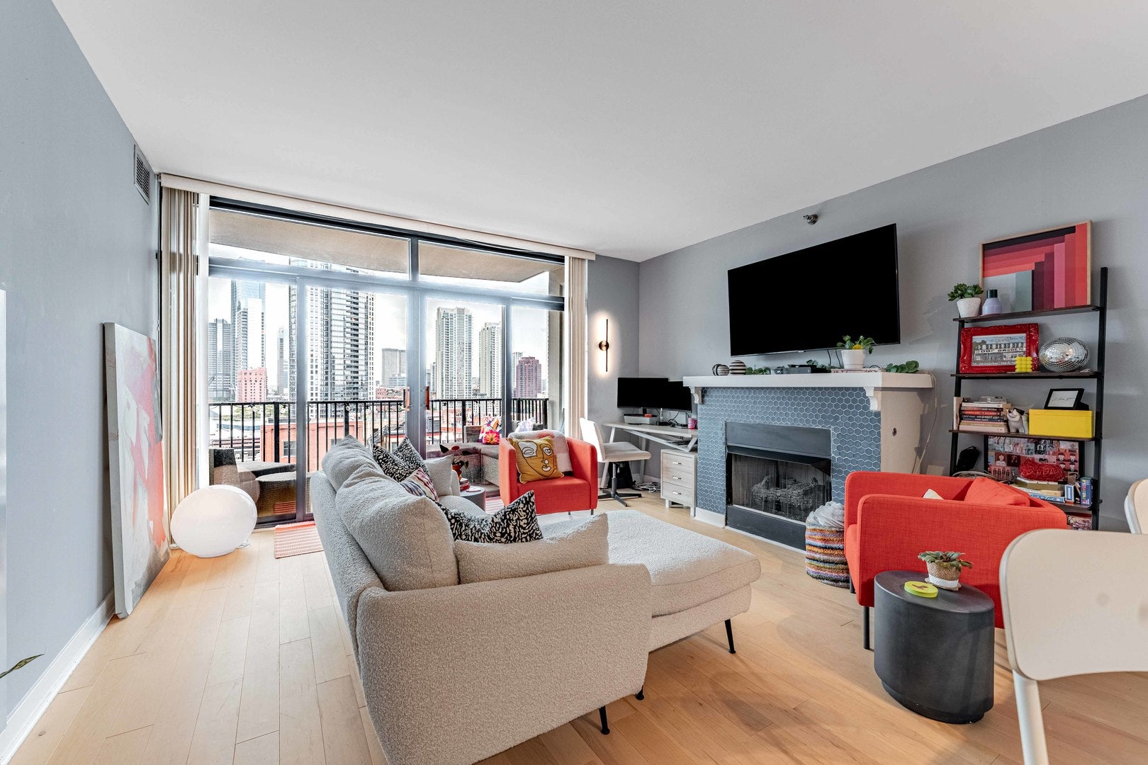 435 W Erie Street 1305