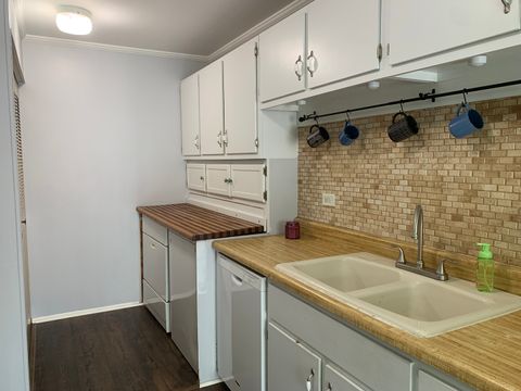 Tiny photo for 1687 Williamsburg Court #A, Wheaton, IL 60189 (MLS # 12488247)
