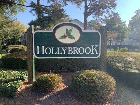 Tiny photo for 1687 Williamsburg Court #A, Wheaton, IL 60189 (MLS # 12488247)