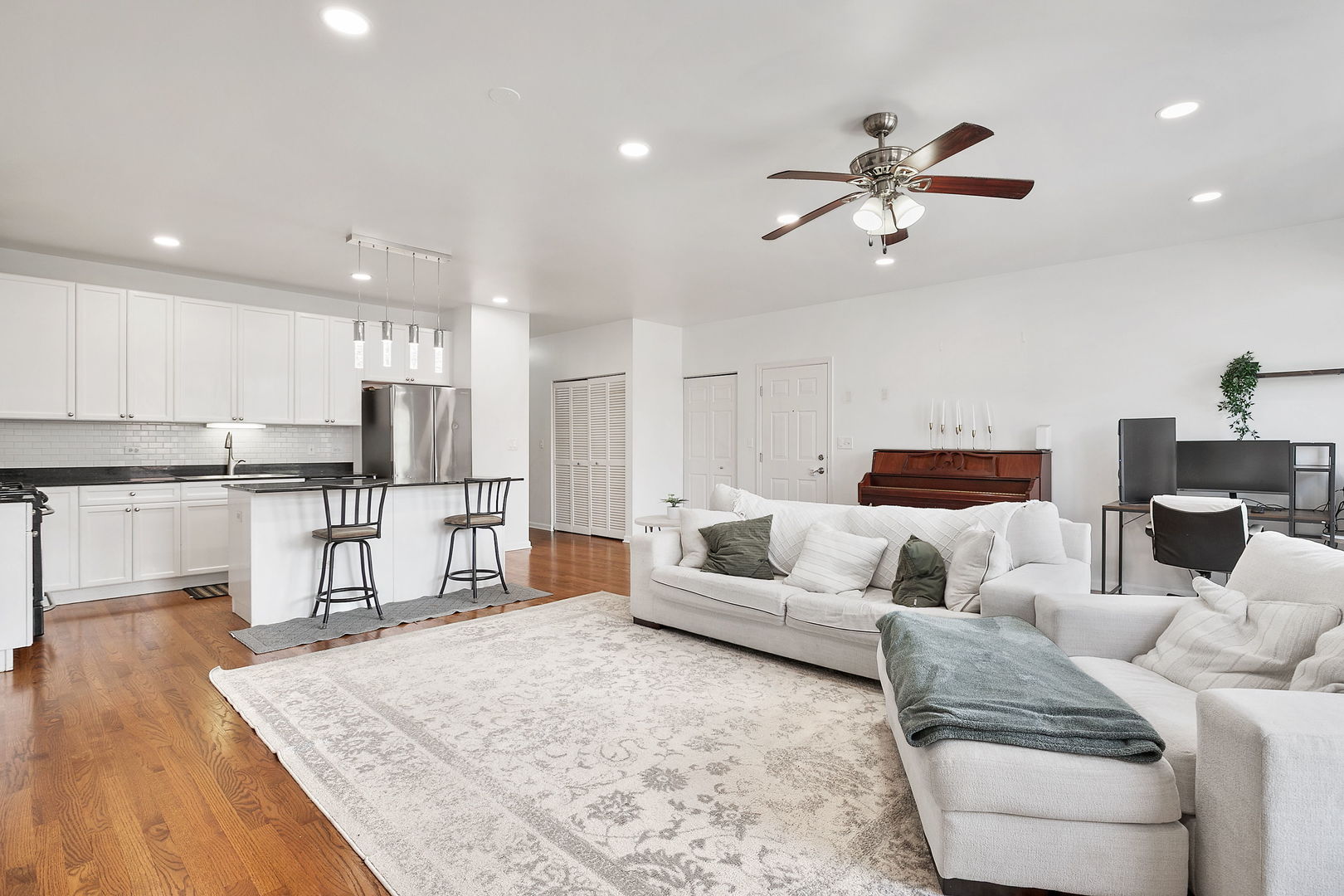 1421 S Halsted Street 3A