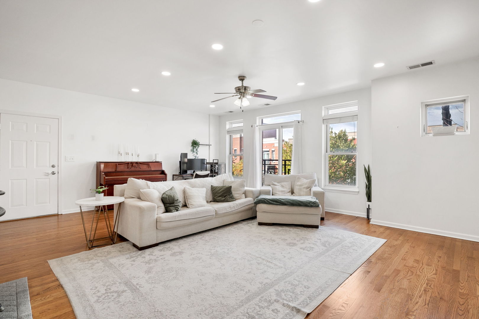 1421 S Halsted Street 3A