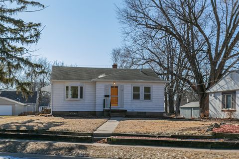 Photo of 1117 Mississippi Boulevard, Bettendorf, IA 52722 (MLS # 12559303)
