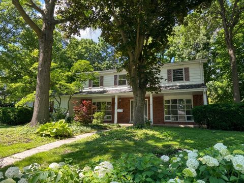 Photo of 1009 Anne Road, Naperville, IL 60540 (MLS # 12598299)