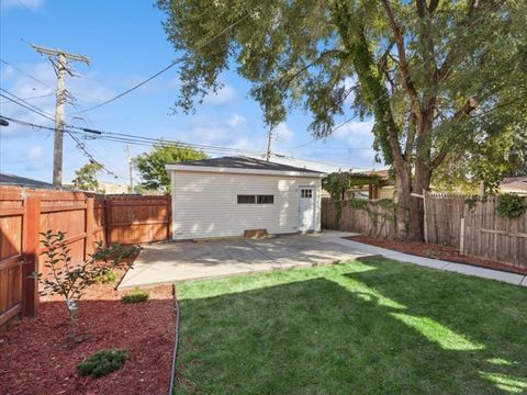 Tiny photo for 5542 W Byron Street, Chicago, IL 60641 (MLS # 12490920)