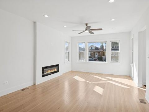 Tiny photo for 5542 W Byron Street, Chicago, IL 60641 (MLS # 12490920)