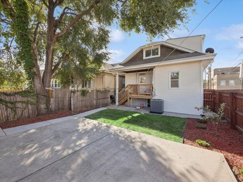 Tiny photo for 5542 W Byron Street, Chicago, IL 60641 (MLS # 12490920)