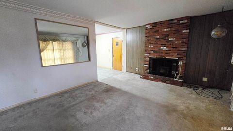 Tiny photo for 10 PARK LANE Avenue, Centralia, IL 62801 (MLS # EB460730)