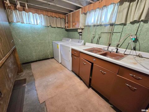 Tiny photo for 10 PARK LANE Avenue, Centralia, IL 62801 (MLS # EB460730)