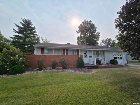 Photo of 10 PARK LANE Avenue, Centralia, IL 62801 (MLS # EB460730)