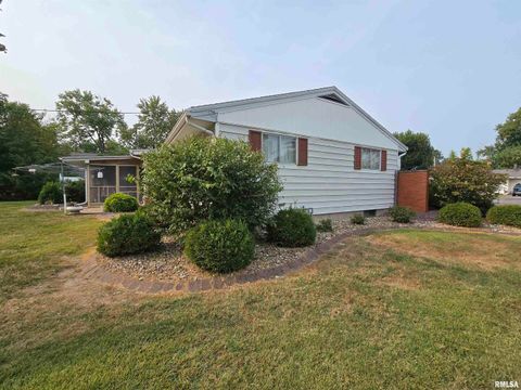 Tiny photo for 10 PARK LANE Avenue, Centralia, IL 62801 (MLS # EB460730)