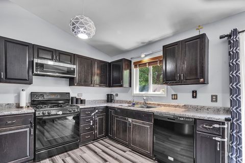 Tiny photo for 1438 Maple Ridge Court, Carol Stream, IL 60188 (MLS # 12623950)