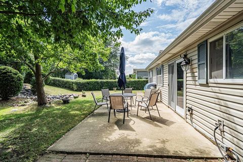 Tiny photo for 1438 Maple Ridge Court, Carol Stream, IL 60188 (MLS # 12623950)