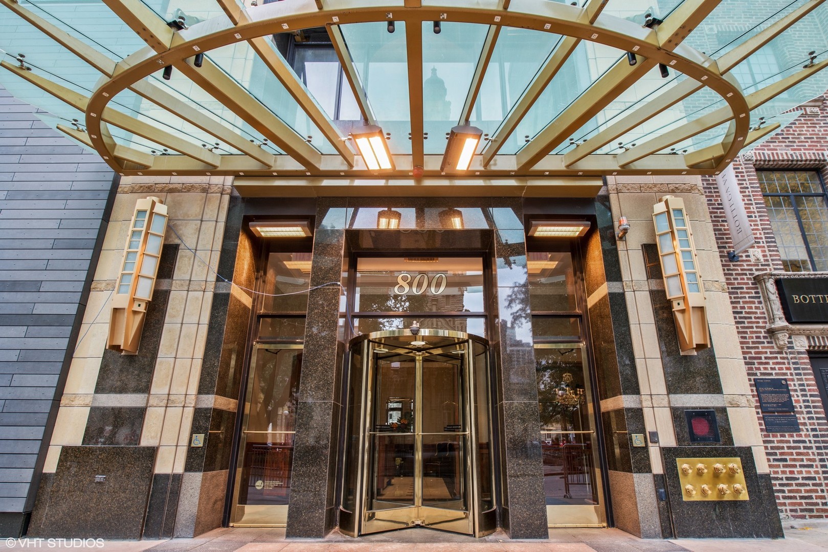 800 N Michigan Avenue 2003