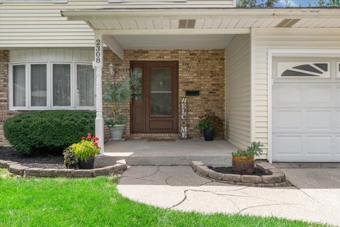 Tiny photo for 2308 Queens Court, Bettendorf, IA 52722 (MLS # 12692326)