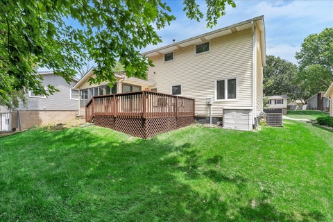 Tiny photo for 2308 Queens Court, Bettendorf, IA 52722 (MLS # 12692326)