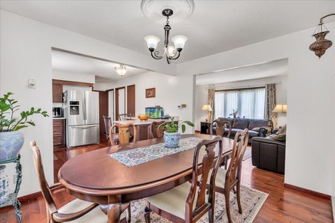 Tiny photo for 2308 Queens Court, Bettendorf, IA 52722 (MLS # 12692326)
