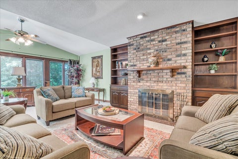 Tiny photo for 2308 Queens Court, Bettendorf, IA 52722 (MLS # 12692326)