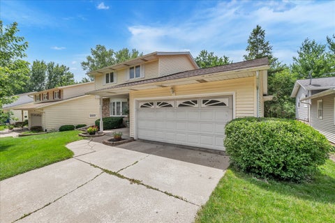 Tiny photo for 2308 Queens Court, Bettendorf, IA 52722 (MLS # 12692326)