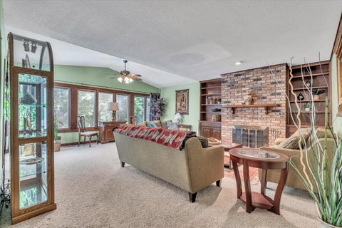 Tiny photo for 2308 Queens Court, Bettendorf, IA 52722 (MLS # 12692326)