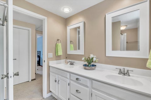 Tiny photo for 2308 Queens Court, Bettendorf, IA 52722 (MLS # 12692326)