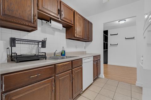 Tiny photo for 840 Wellington Avenue #108, Elk Grove Village, IL 60007 (MLS # 12565201)