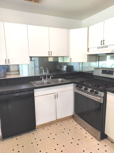 Tiny photo for 5B Kingery Quarter #107, Willowbrook, IL 60527 (MLS # 12480958)