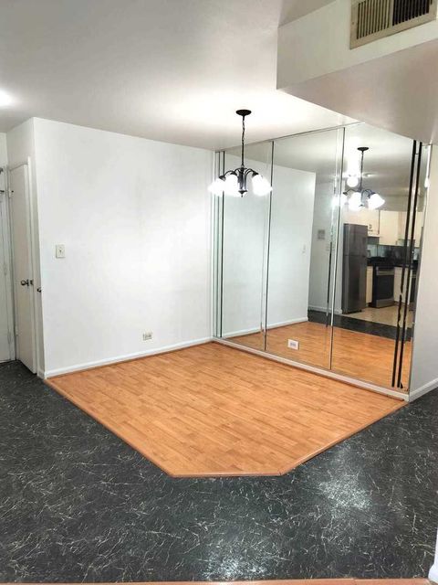 Tiny photo for 5B Kingery Quarter #107, Willowbrook, IL 60527 (MLS # 12480958)