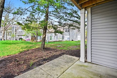 Tiny photo for 850 Spring Creek Court, Elk Grove Village, IL 60007 (MLS # 12620878)