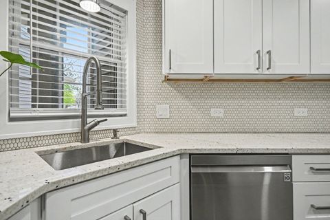 Tiny photo for 850 Spring Creek Court, Elk Grove Village, IL 60007 (MLS # 12620878)