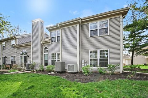 Tiny photo for 850 Spring Creek Court, Elk Grove Village, IL 60007 (MLS # 12620878)