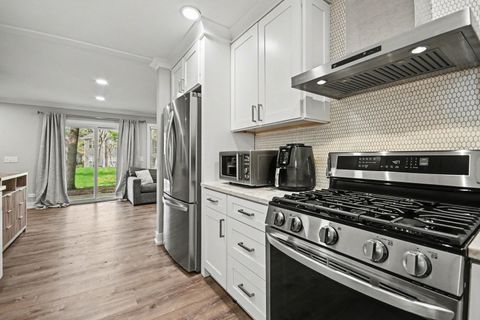 Tiny photo for 850 Spring Creek Court, Elk Grove Village, IL 60007 (MLS # 12620878)