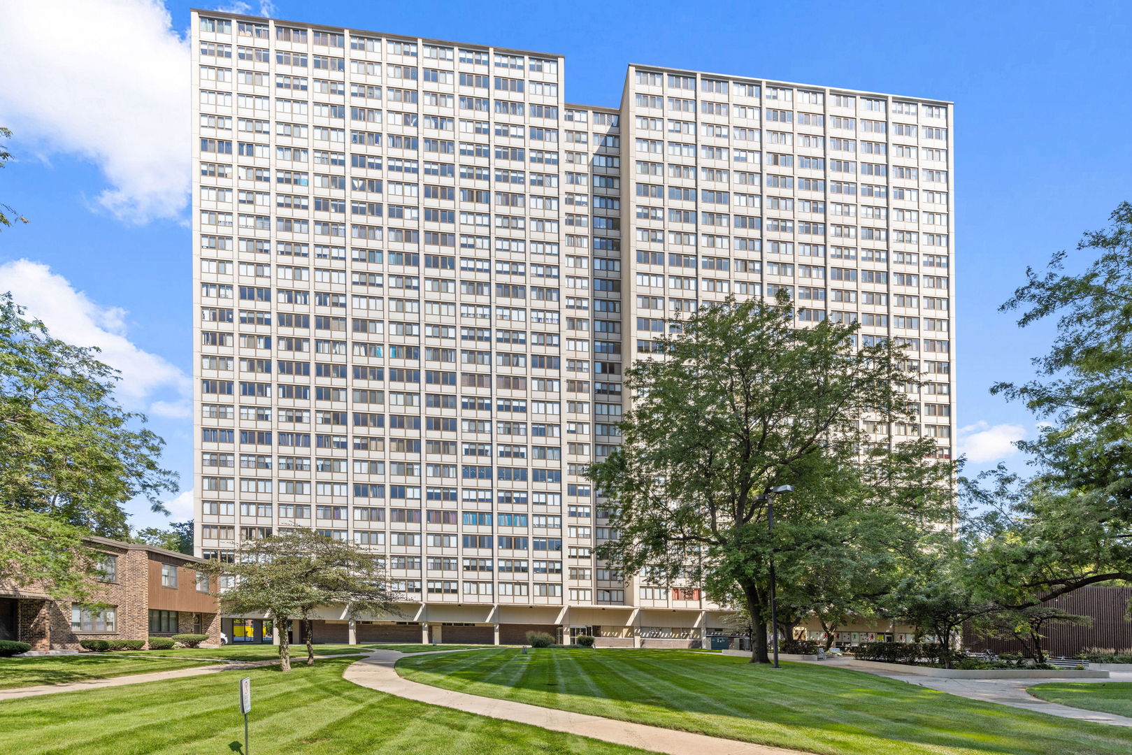4800 S Lake Park Avenue 2301A