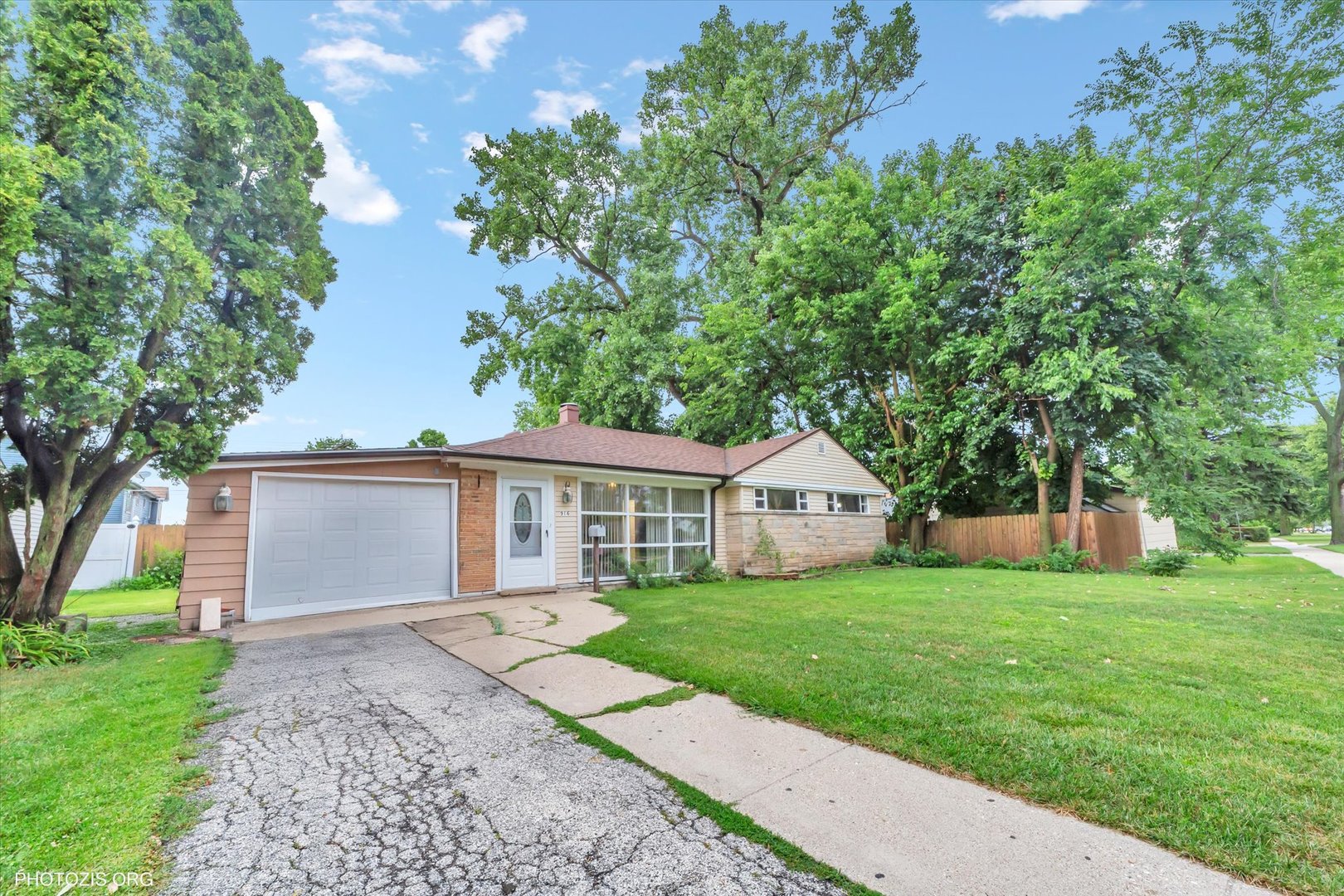 916 E Algonquin Road