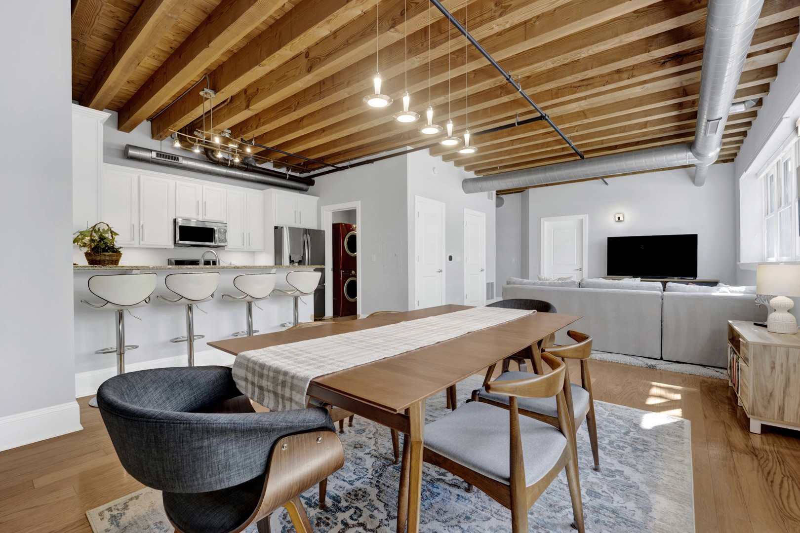 2310 W NELSON Street 102