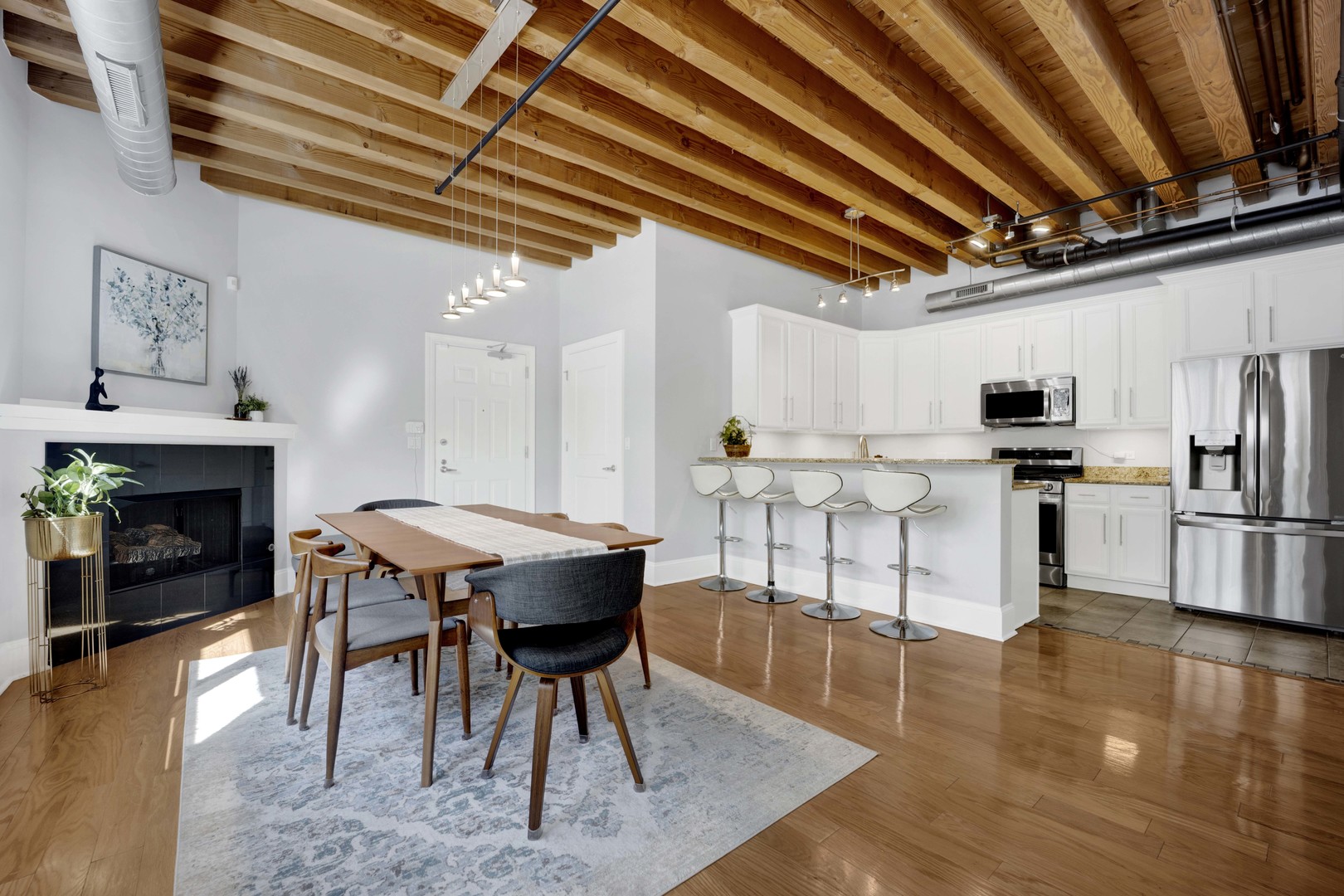 2310 W NELSON Street 102