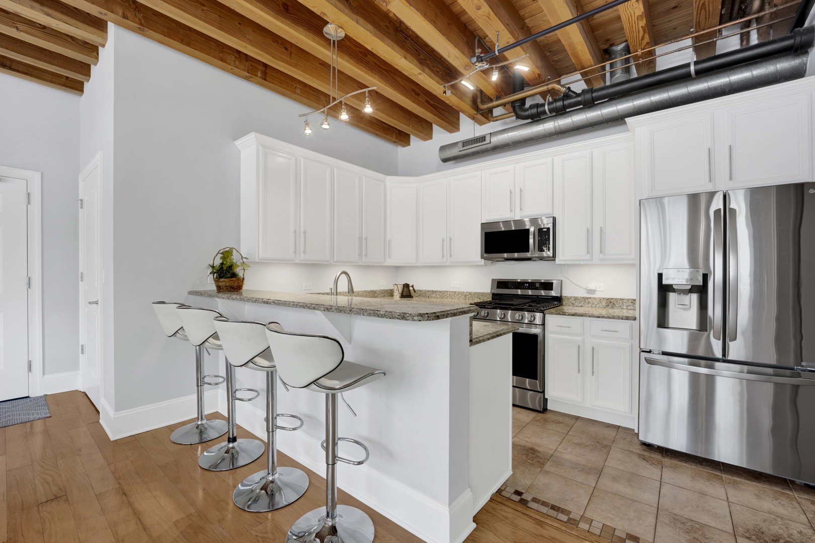 2310 W NELSON Street 102