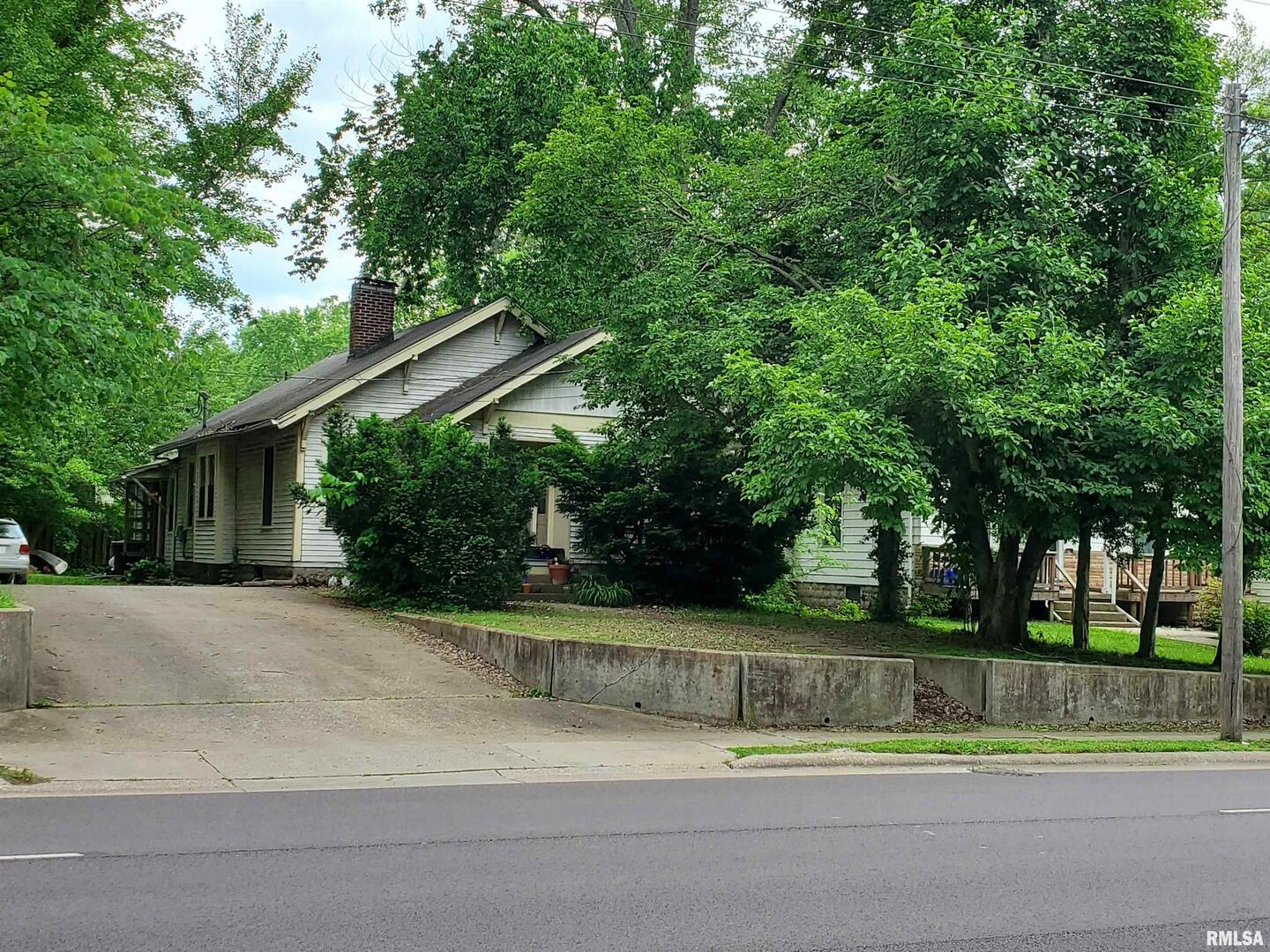 607 N ALMOND Street 1
