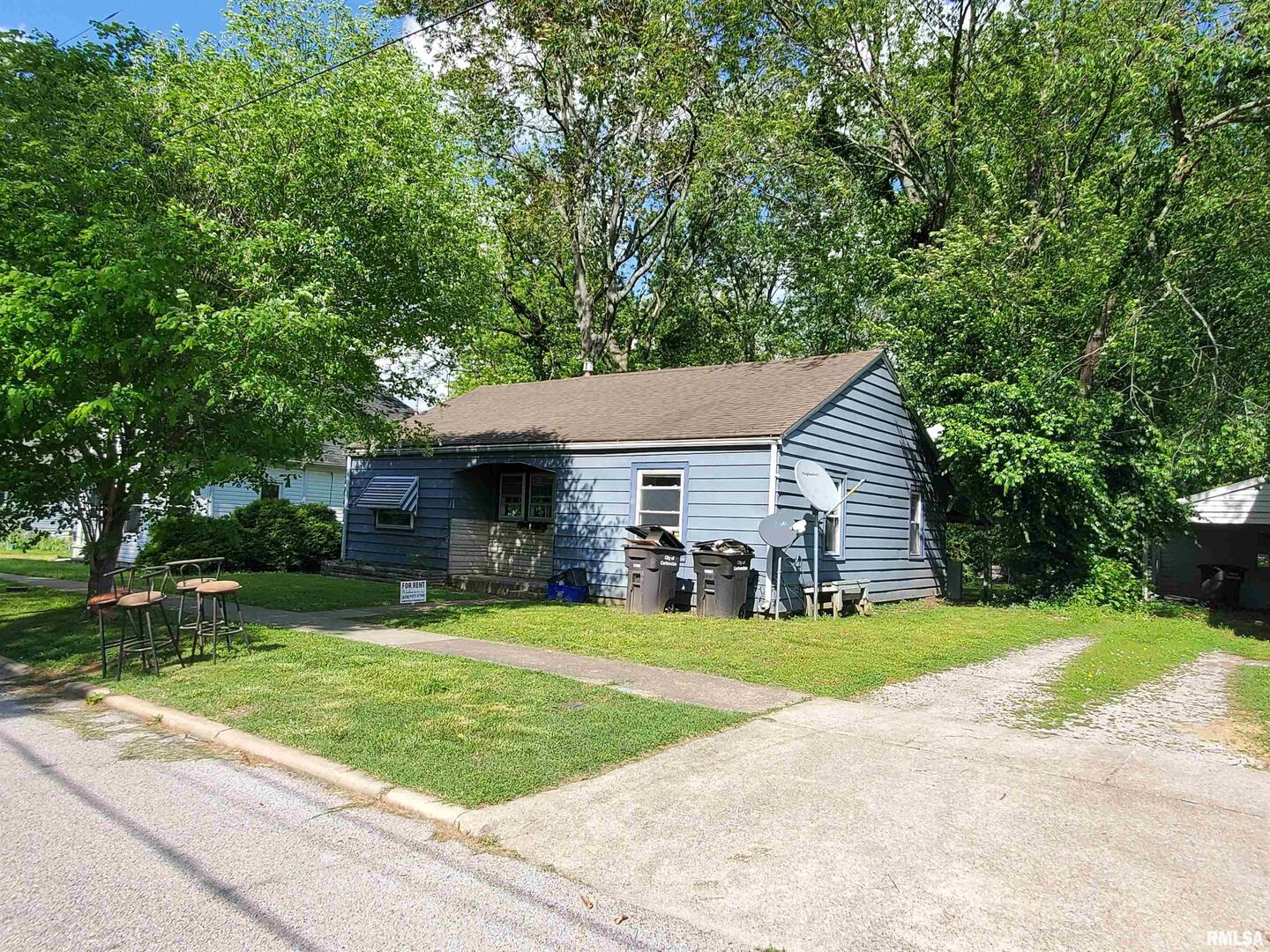 607 N ALMOND Street 1