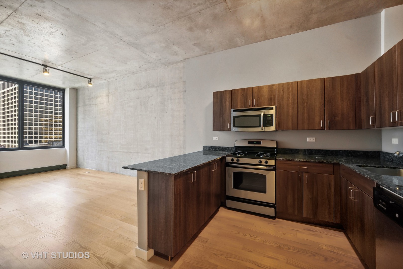 235 W VAN BUREN Street 2116