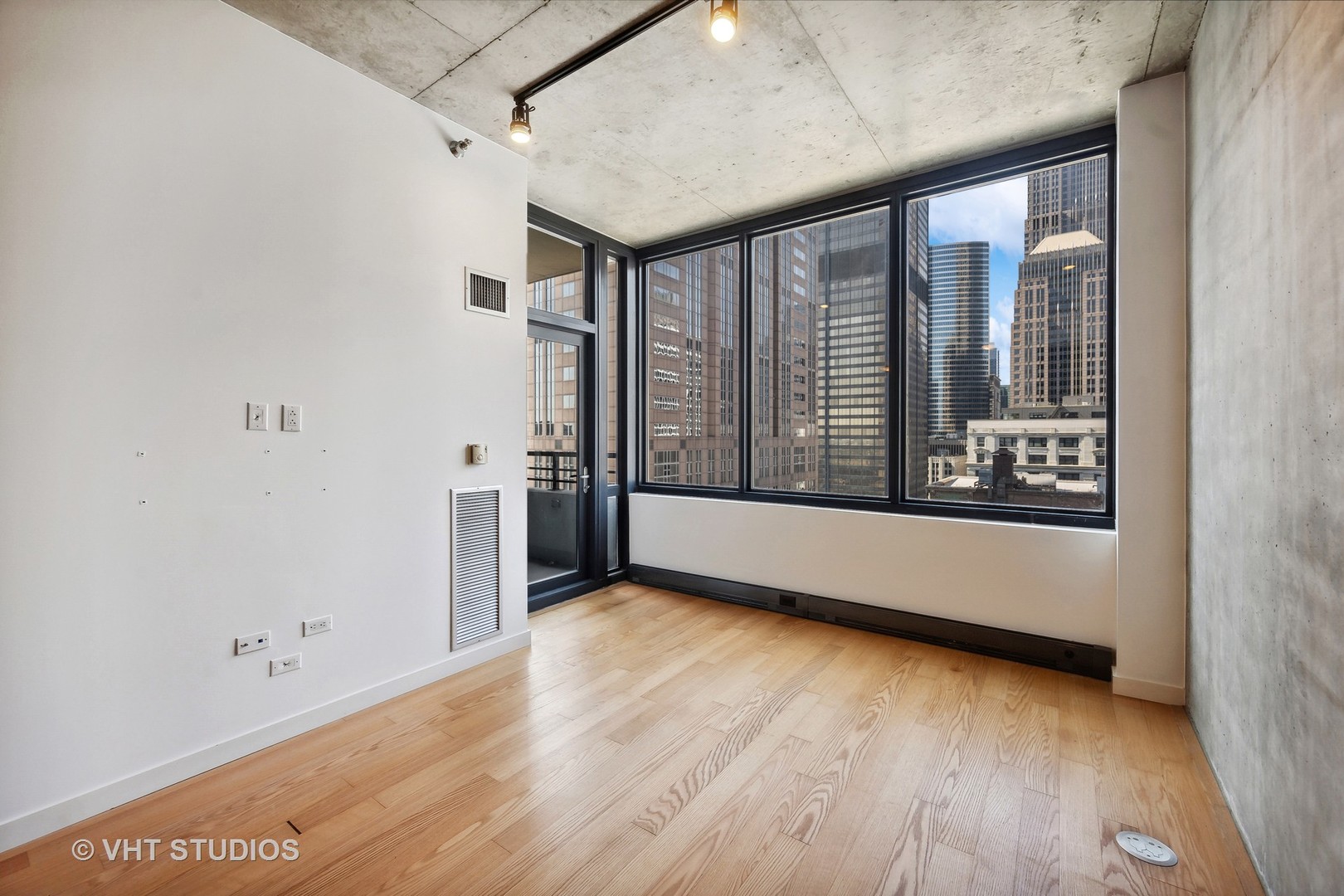 235 W VAN BUREN Street 2116